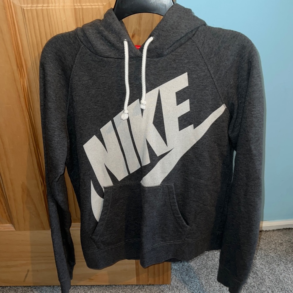nike hooded sweatshirt